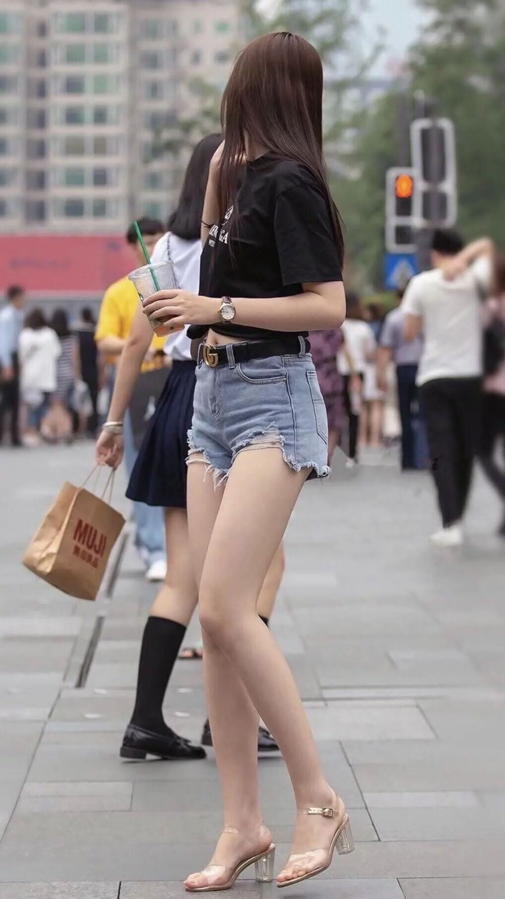 开云官方网页登录-热血激情的足球盛宴，观众欢欣鼓舞，足球让人热血沸腾