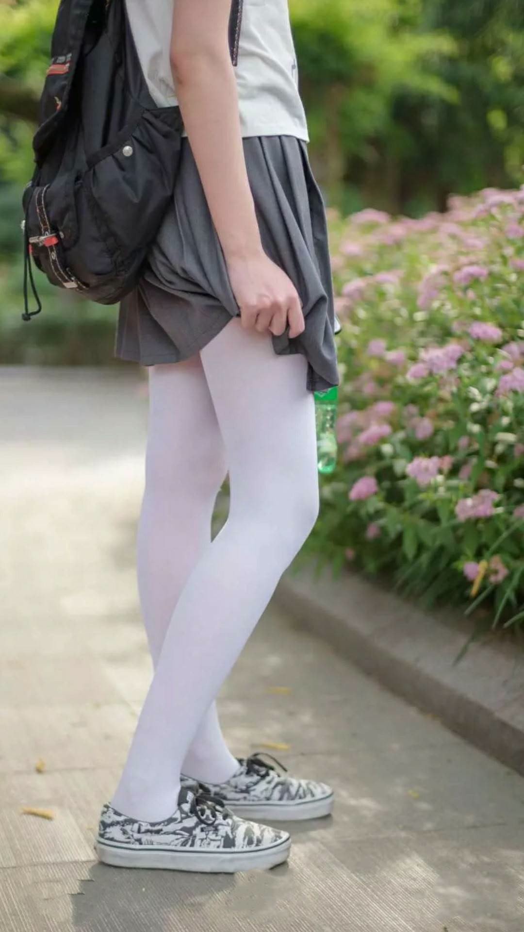 唐纳德·高尔通过精准的反击与突破，一次次撕裂对方防线