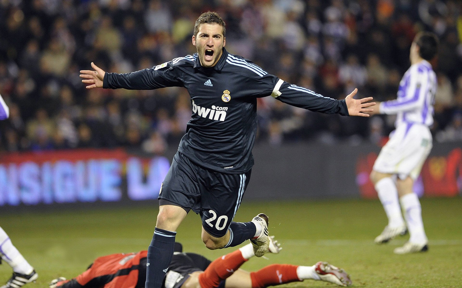 开云esports-李钦诚在“湾区杯”围棋大棋士赛中表现抢眼，棋手李钦诚