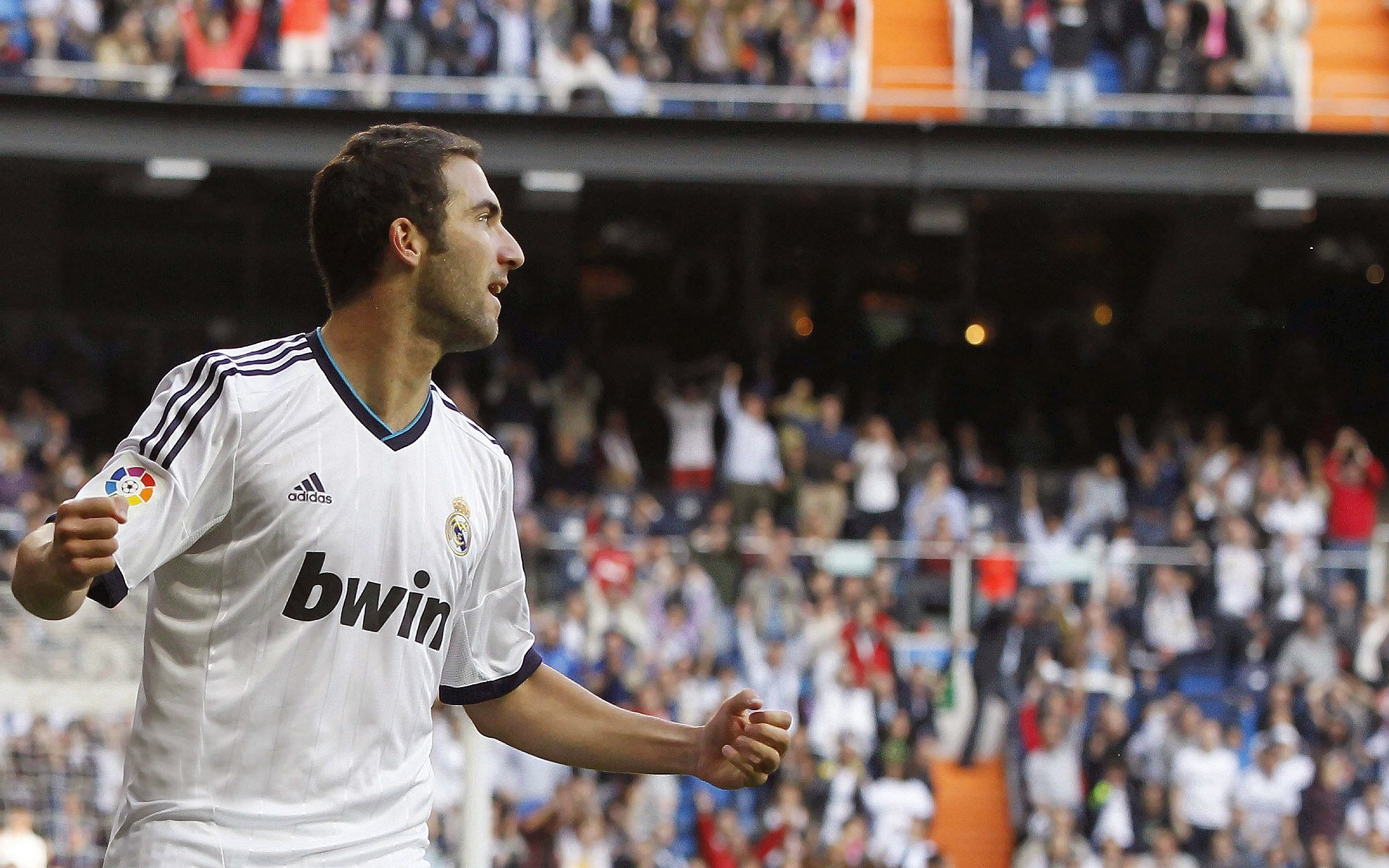 球员的“幕后”生活：日常训练和生活方式揭秘，职业球员的生活